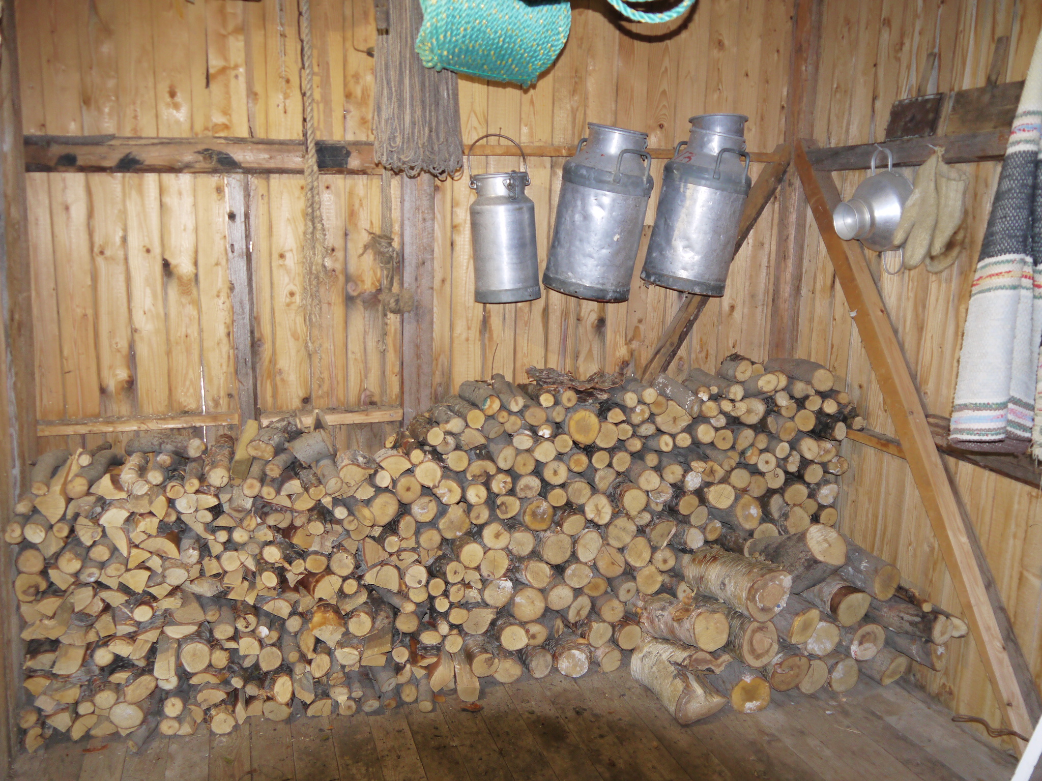 Stablet veden pent på plass.